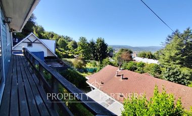 Se vende casa más cabaña, excelente vista al lago Villarrica.