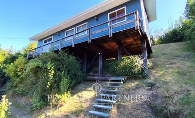 Se vende casa más cabaña, excelente vista al lago Villarrica.
