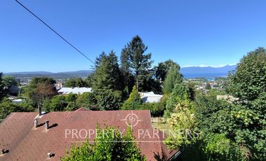 Se vende casa más cabaña, excelente vista al lago Villarrica.