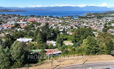 Se vende casa más cabaña, excelente vista al lago Villarrica.