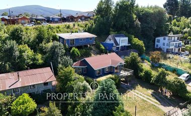 Se vende casa más cabaña, excelente vista al lago Villarrica.