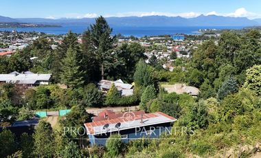 Se vende casa más cabaña, excelente vista al lago Villarrica.