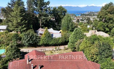 Se vende casa más cabaña, excelente vista al lago Villarrica.