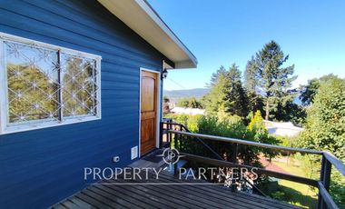 Se vende casa más cabaña, excelente vista al lago Villarrica.