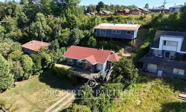 Se vende casa más cabaña, excelente vista al lago Villarrica.