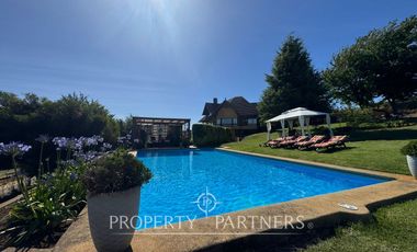 Hermosa propiedad en condominio Lomas del Carmen, con inmejorable vista.