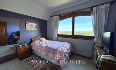 Hermosa propiedad en condominio Lomas del Carmen, con inmejorable vista.