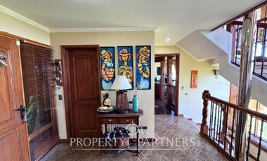 Hermosa propiedad en condominio Lomas del Carmen, con inmejorable vista.