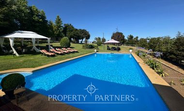 Hermosa propiedad en condominio Lomas del Carmen, con inmejorable vista.