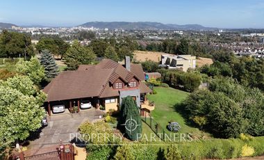 Hermosa propiedad en condominio Lomas del Carmen, con inmejorable vista.