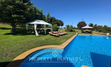 Hermosa propiedad en condominio Lomas del Carmen, con inmejorable vista.