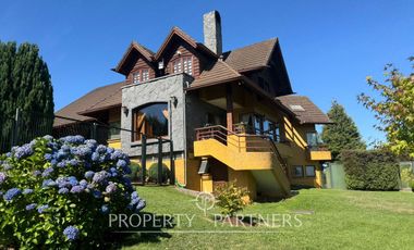 Hermosa propiedad en condominio Lomas del Carmen, con inmejorable vista.