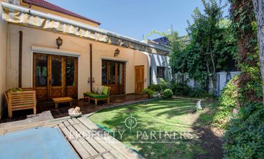 Amplia casa remodelada en venta cercana a metro Inés de Suárez, Providencia