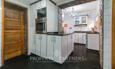Amplia casa remodelada en venta cercana a metro Inés de Suárez, Providencia