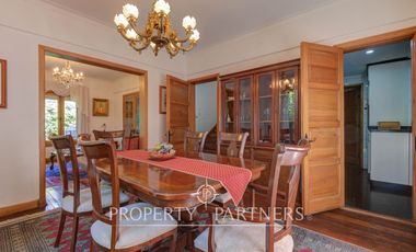 Amplia casa remodelada en venta cercana a metro Inés de Suárez, Providencia