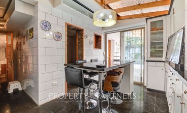 Amplia casa remodelada en venta cercana a metro Inés de Suárez, Providencia
