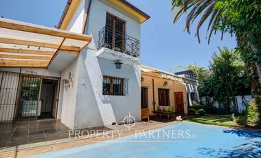 Amplia casa remodelada en venta cercana a metro Inés de Suárez, Providencia
