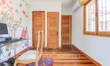 Amplia casa remodelada en venta cercana a metro Inés de Suárez, Providencia
