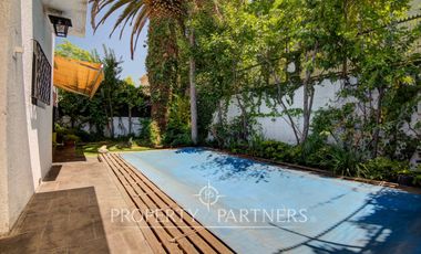 Amplia casa remodelada en venta cercana a metro Inés de Suárez, Providencia