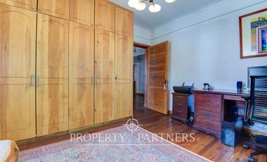 Amplia casa remodelada en venta cercana a metro Inés de Suárez, Providencia