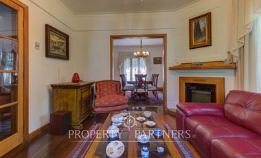 Amplia casa remodelada en venta cercana a metro Inés de Suárez, Providencia