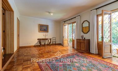 Amplia casa remodelada en venta cercana a metro Inés de Suárez, Providencia