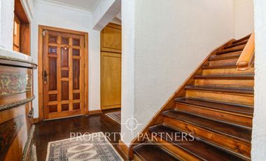 Amplia casa remodelada en venta cercana a metro Inés de Suárez, Providencia