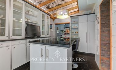 Amplia casa remodelada en venta cercana a metro Inés de Suárez, Providencia