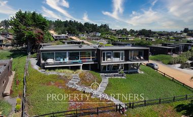 Pichilemu, Espectacular Casa en Primera línea