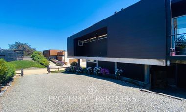 Pichilemu, Espectacular Casa en Primera línea