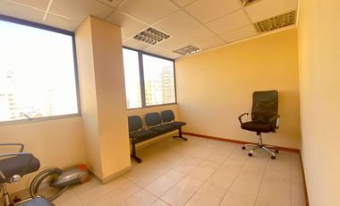 Venta oficina de 4 privados en Parque Brasil