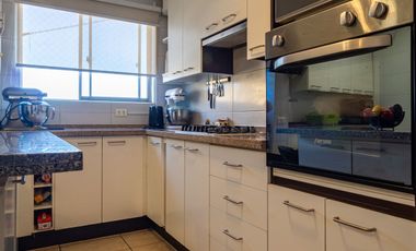 Alto Macul , Moderna , excelente ubicacion, sector cordillerano , totalmente remodelada y espaciosa .