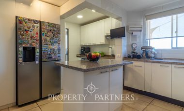 Alto Macul , Moderna , excelente ubicacion, sector cordillerano , totalmente remodelada y espaciosa .