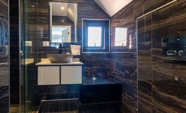 Alto Macul , Moderna , excelente ubicacion, sector cordillerano , totalmente remodelada y espaciosa .