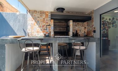 Alto Macul , Moderna , excelente ubicacion, sector cordillerano , totalmente remodelada y espaciosa .