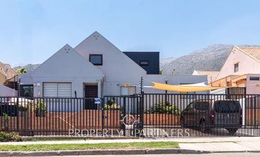 Alto Macul , Moderna , excelente ubicacion, sector cordillerano , totalmente remodelada y espaciosa .