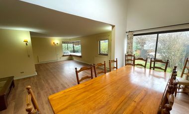 En arriendo gran  casa en  condominio