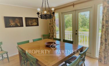 Casa de dos pisos con vista a cancha de golf condominio Las Brisas