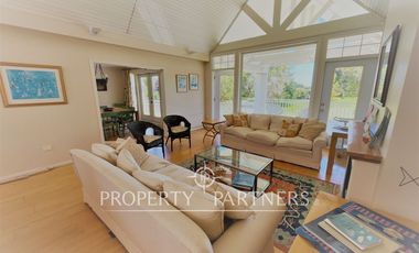 Casa de dos pisos con vista a cancha de golf condominio Las Brisas