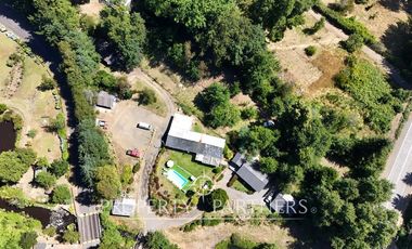 Hermosa parcela con casa y 4 cabañas orilla ruta
