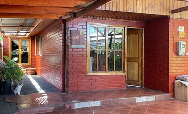 Acogedora casa en sector residencial de Pirque