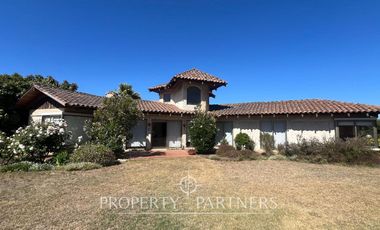 Hermosa parcela con casa estilo español en Huertos de Chile, Santo Domingo.