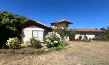 Hermosa parcela con casa estilo español en Huertos de Chile, Santo Domingo.