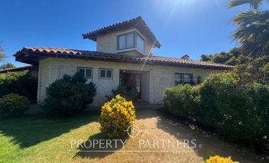 Hermosa parcela con casa estilo español en Huertos de Chile, Santo Domingo.