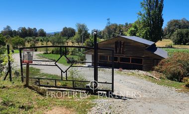 Linda y moderna casa en condominio a orillas del Río Cruces