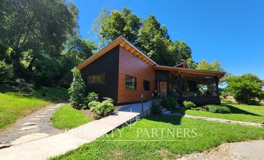 Linda y moderna casa en condominio a orillas del Río Cruces