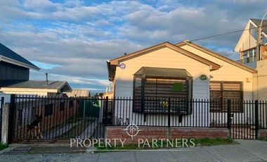 Casa Independiente con Amplio Patio en Sector Sur de Punta Arenas