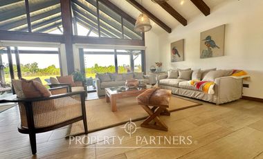 Se vende hermosa casa en parcela de 5.000 mts2 con recepción municipal