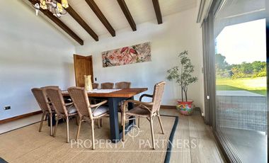 Se vende hermosa casa en parcela de 5.000 mts2 con recepción municipal