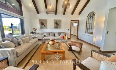 Se vende hermosa casa en parcela de 5.000 mts2 con recepción municipal